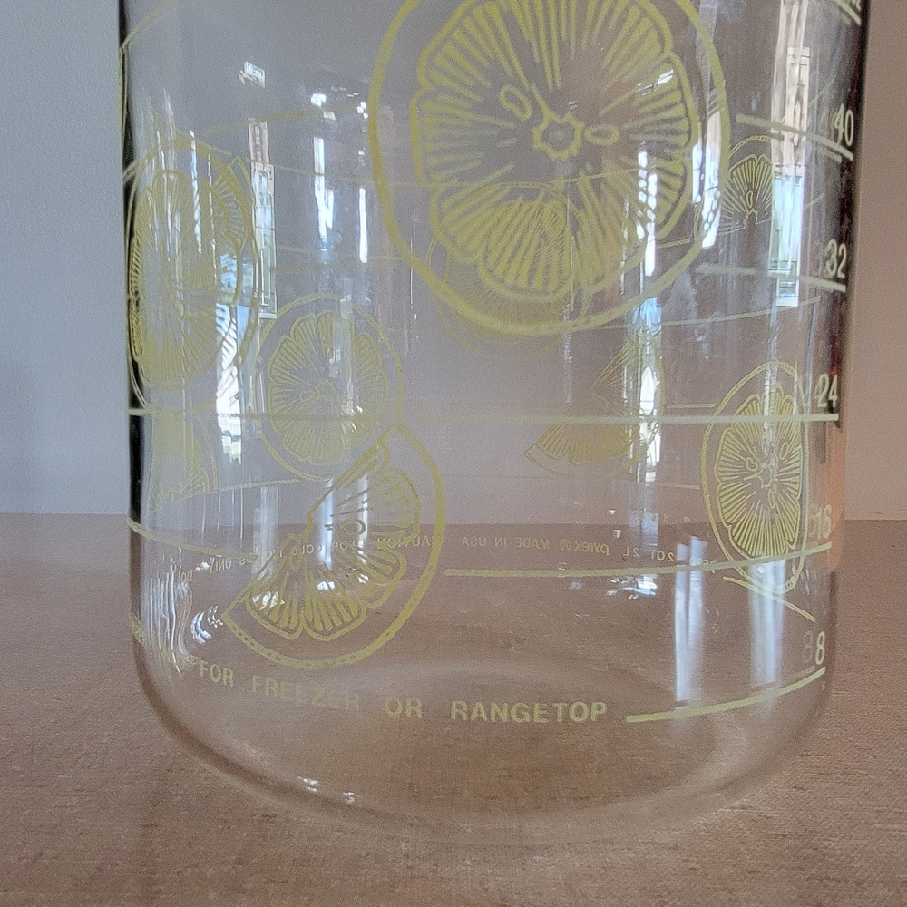 Vintage Pyrex 2 Qt Lemonade Pitcher‎ Lemon Slice USA #7520 - Picture 6 of 7